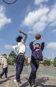 超级巨大低级失误！阿森纳铁卫离谱回传失误送礼 埃万尼尔松笑纳大礼