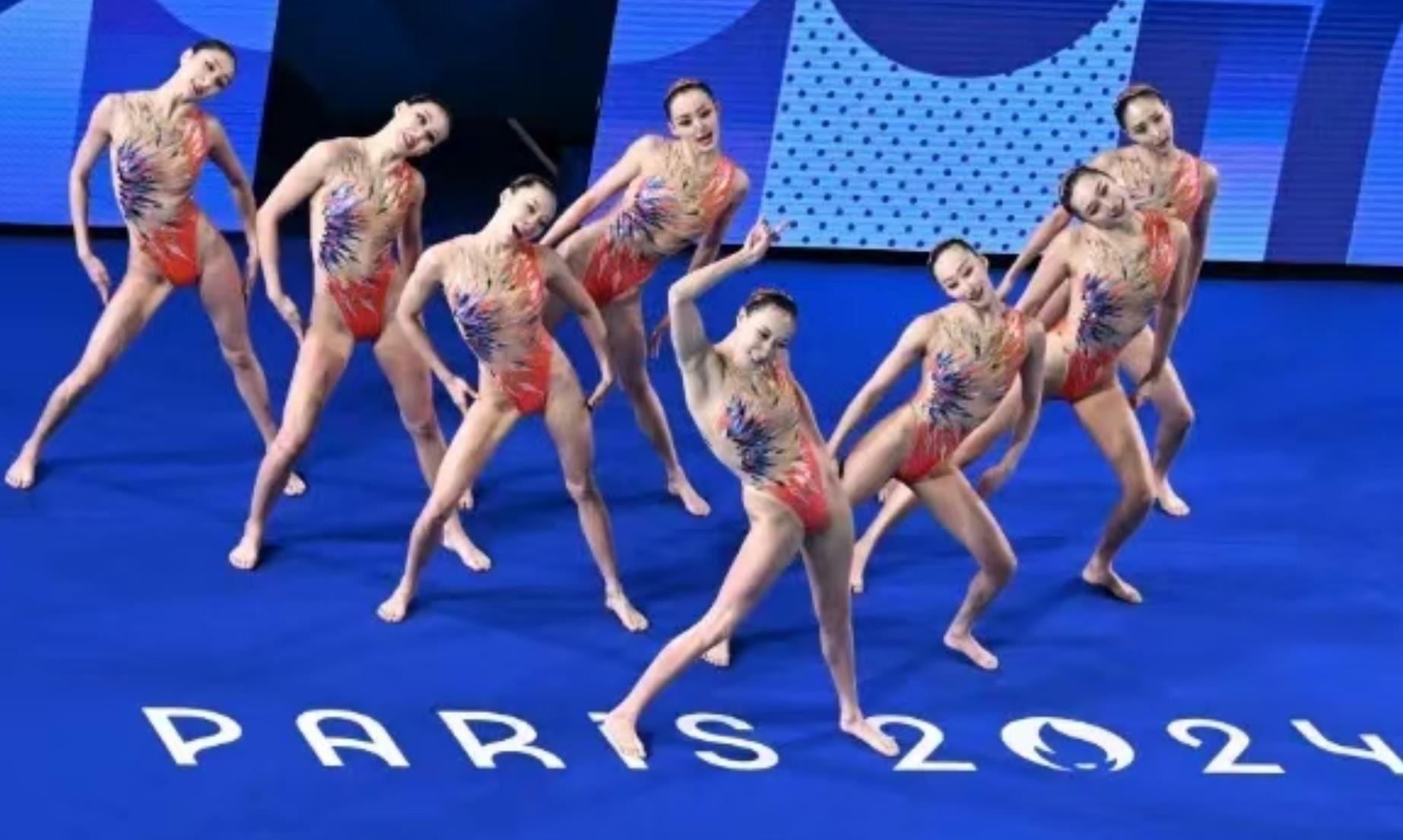 LPL比赛出现诡异事件，IG决胜局推基地时，直播间出现女性哭声